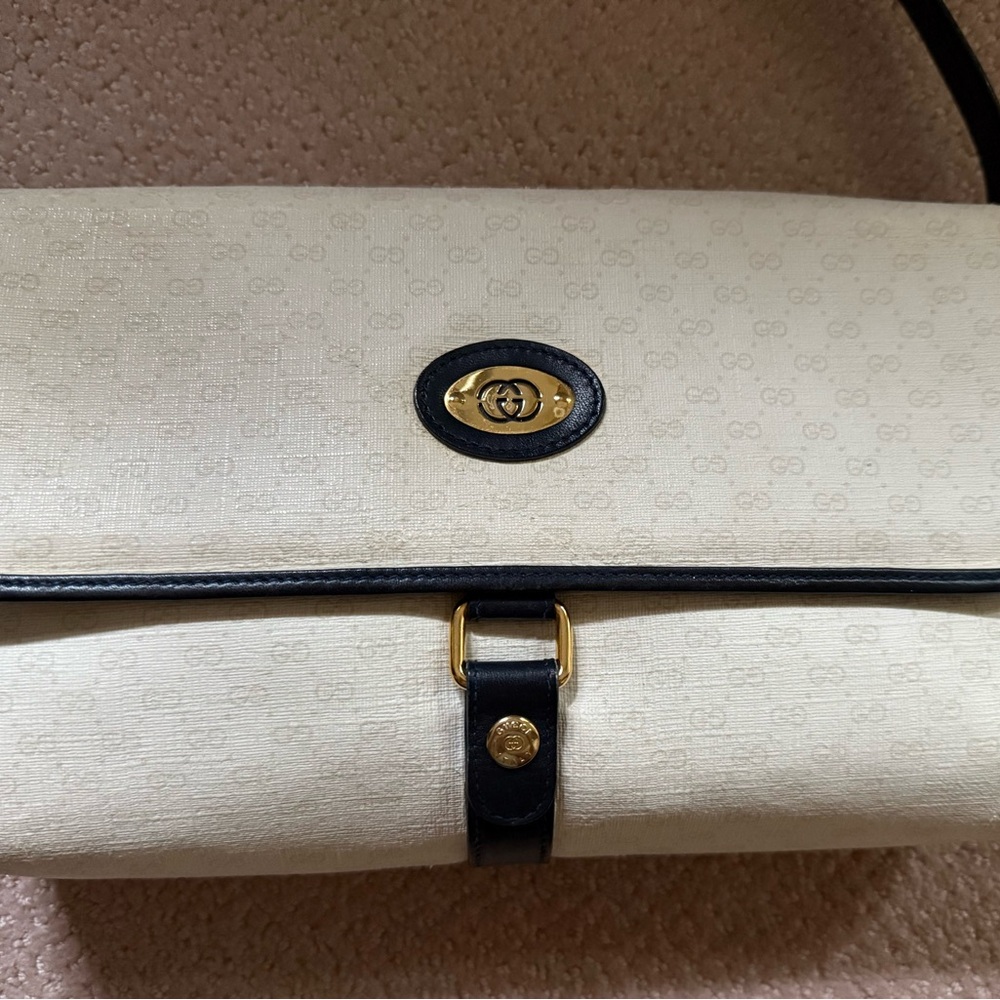 Gucci Cream and Black Elegant Shoulder Bag